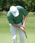 Golf-Putting-LeftHandLow-MarkLye2